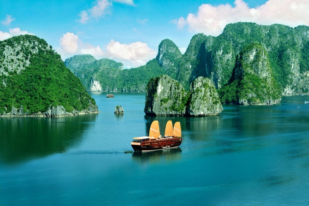 10 Tempat Wisata Terbaik di Vietnam 2021 • Wisata Muda