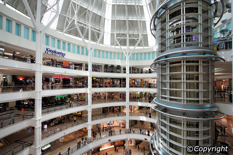 Suria KLCC mall untuk tempat belanja di Kuala Lumpur