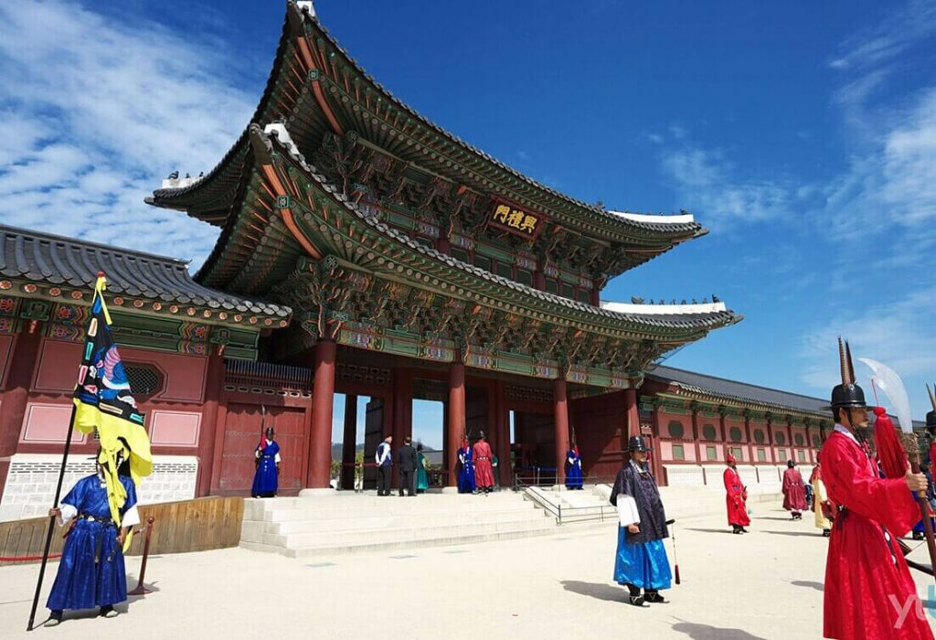 Gyeongbokgung Palace - Tempat Wisata Terbaik di Seoul Korea Selatan