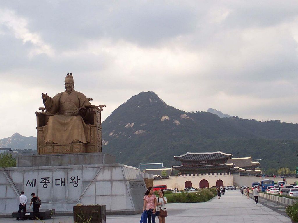 Gwanghwamun Square - Tempat Wisata Terbaik di Seoul Korea Selatan
