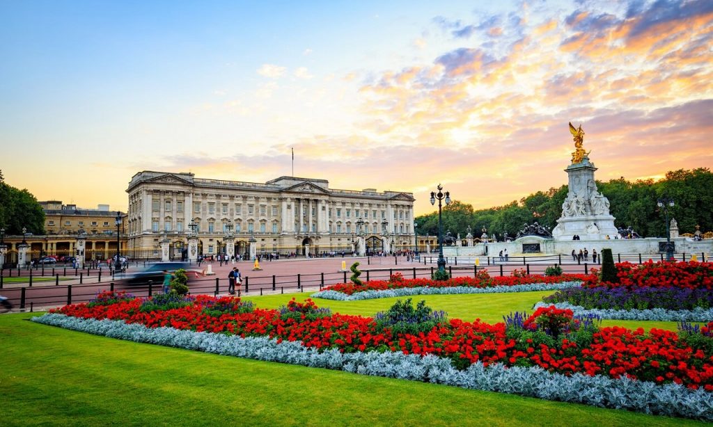Top Tourist Attractions in London England - Buckingham Palace
