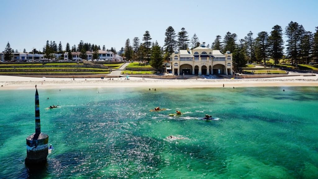 Tempat Wisata Terkenal di Perth - Cottesloe Beach - Pantai Cottesloe