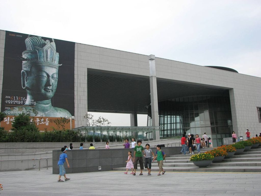 National Museum of Korea - Tempat Wisata Terbaik di Seoul Korea Selatan