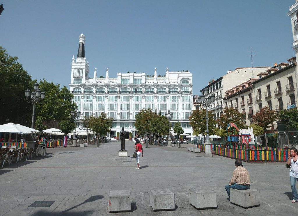 Plaza de Santa Ana - Tempat Wisata Terbaik di Madrid Spanyol