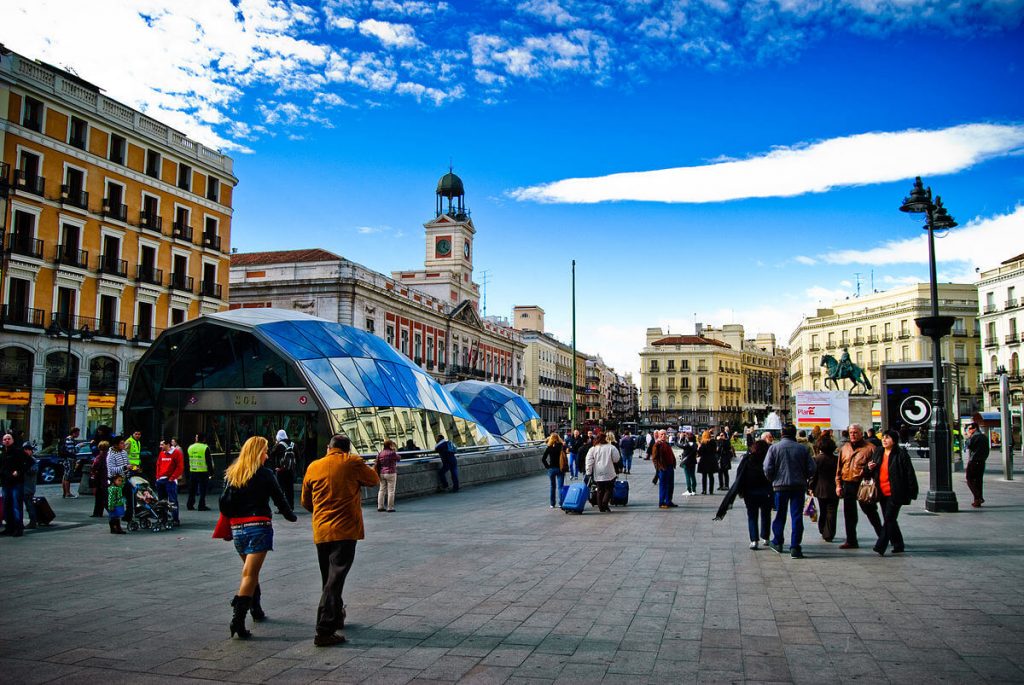 Puerta del Sol - Tempat Wisata Terbaik di Madrid Spanyol