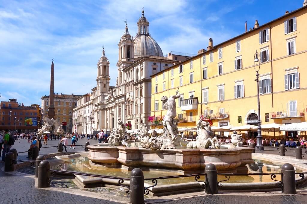 Piazza Navona - Gambar dan Foto Tempat Wisata Terkenal di Roma Italia