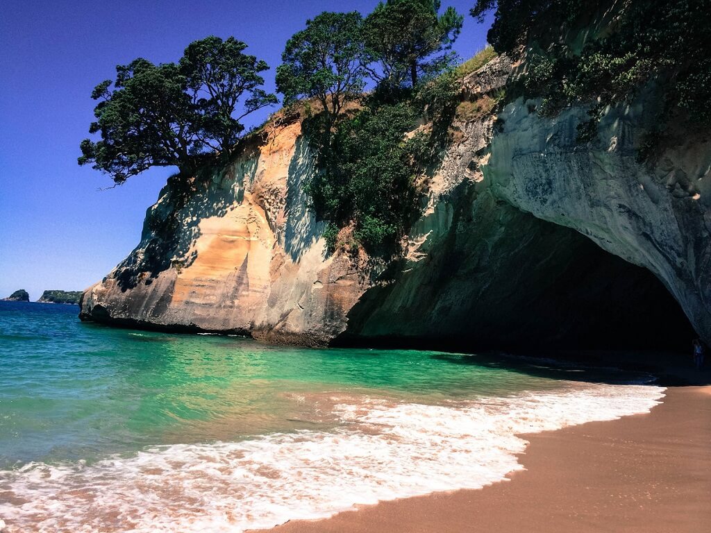 Te Whanganui-A-Hei (Cathedral Cove) Marine Reserve - Photos of New Zealand's Favorite Tourist Attractions - New Zealand