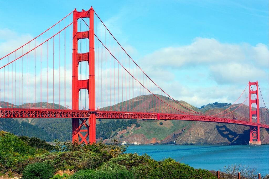 Golden Gate Bridge - Pictures and Photos of the Best Tourist Attractions in San Francisco USA