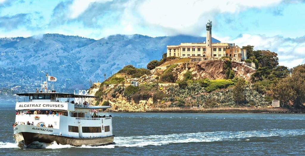 Alcatraz Island - Pictures and Photos of the Best Tourist Attractions in San Francisco USA
