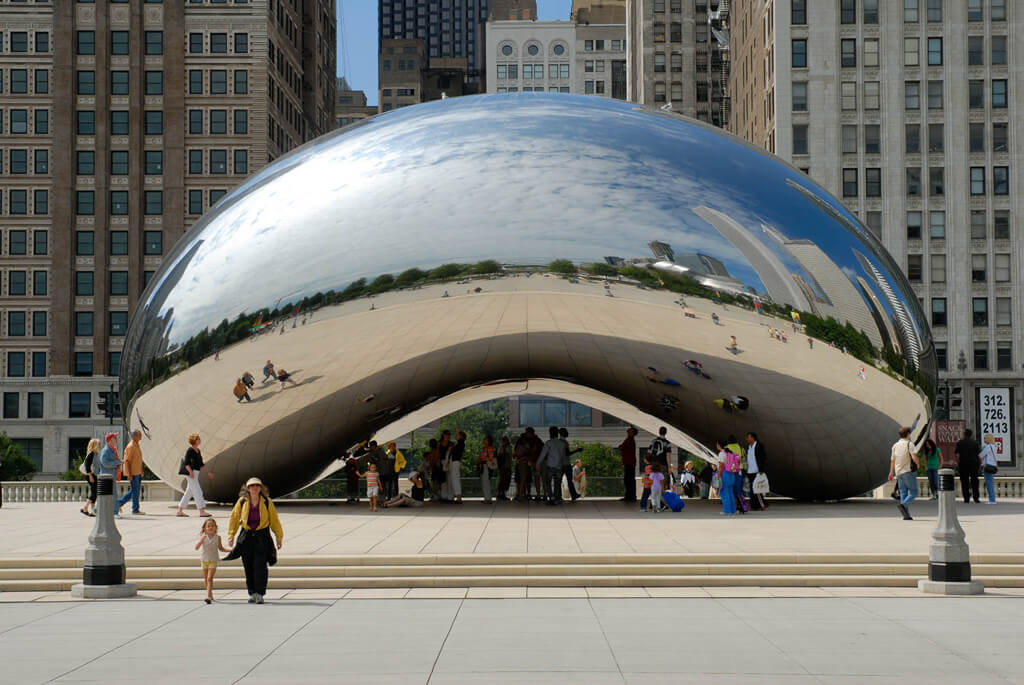 Cloud Gate - Top Tourist Attractions Pictures and Photos in Chicago USA