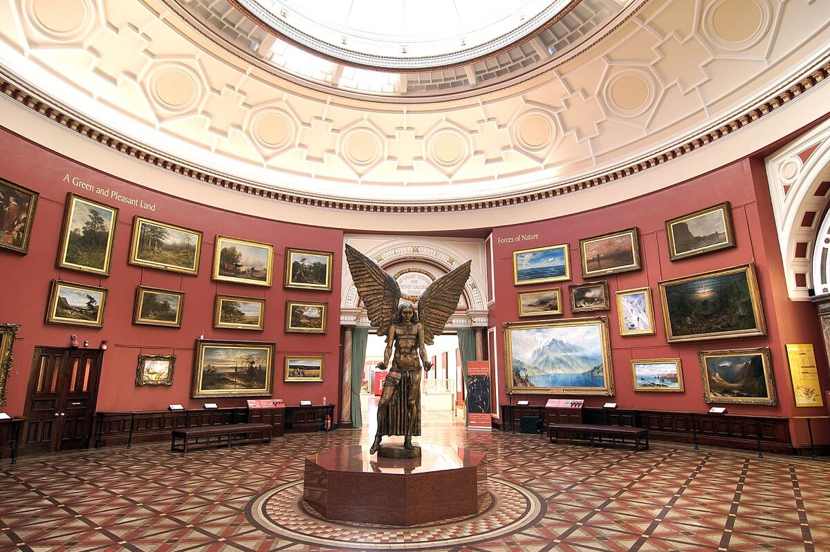 Birmingham Museum and Art Gallery - Gambar Foto Tempat Wisata Terbaik di Birmingham Inggris