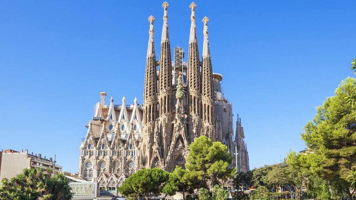 La Sagrada Familia - Gambar Foto Tempat Wisata Terbaik di Barcelona Spanyol