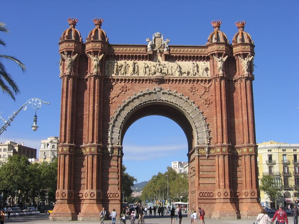 Arco de Triunfo de Barcelona - Gambar Foto Tempat Wisata Terbaik di Barcelona Spanyol