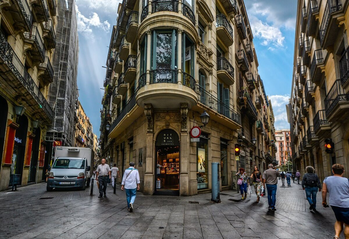 Gothic Quarter - Gambar Foto Tempat Wisata Terbaik di Barcelona Spanyol