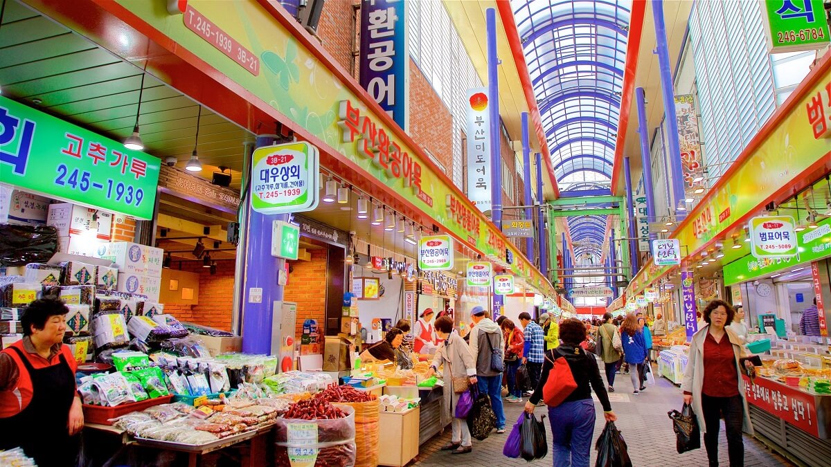 Gukje Market - Gambar Foto Tempat Wisata Terkenal di Busan Korea Selatan