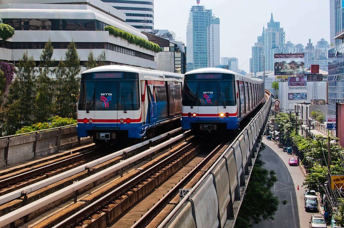 BTS Skytrain - Gambar Foto Tempat Wisata Terkenal di Bangkok Thailand