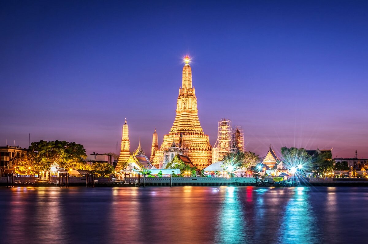 Wat Arun - Gambar Foto Tempat Wisata Terkenal di Bangkok Thailand