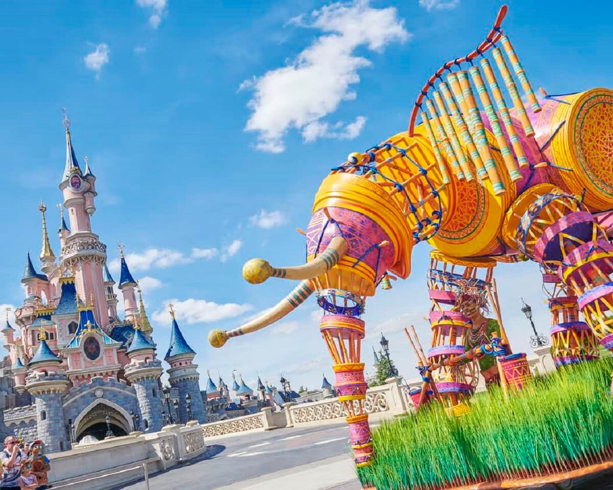 Disneyland Paris - Gambar Foto Tempat Wisata Terkenal di Paris Perancis