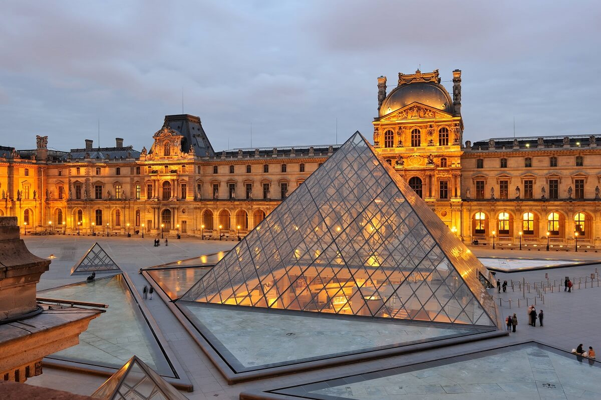 Musee du Louvre - Gambar Foto Tempat Wisata Terkenal di Paris Perancis