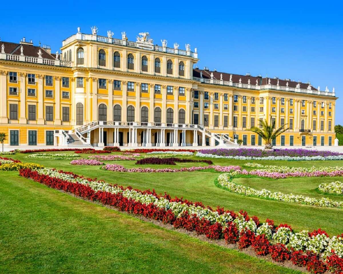 Schönbrunn Palace - Gambar Foto Tempat Wisata Terkenal di Austria