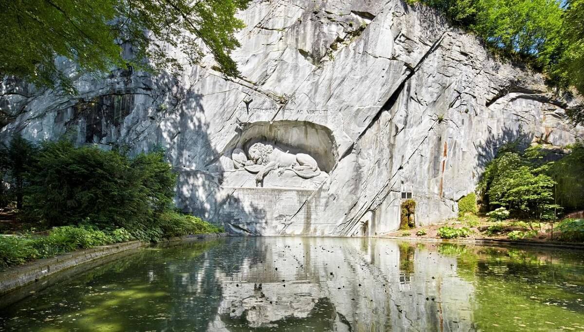 Lion Monument - Gambar Foto Tempat Wisata Terkenal di Swiss