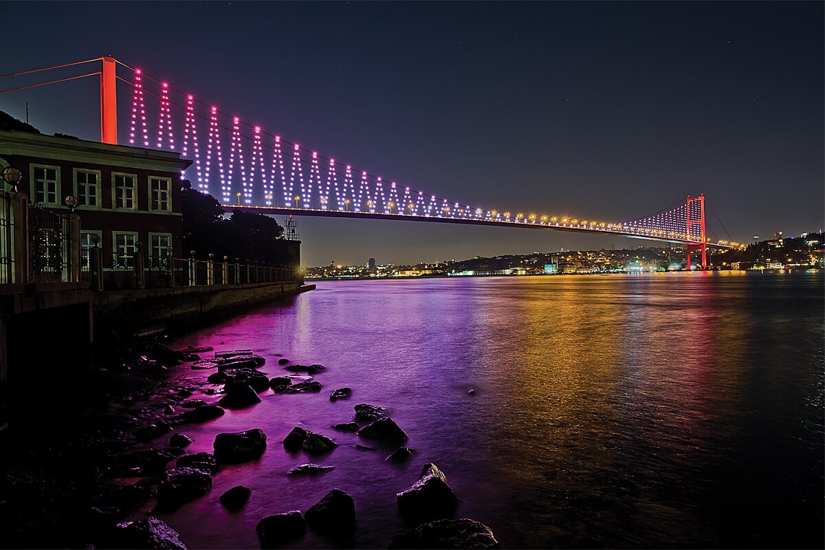 Bosphorus Bridge (15 July Martyrs Bridge) - Gambar Foto Tempat Wisata Terkenal dan Favorit di Turki