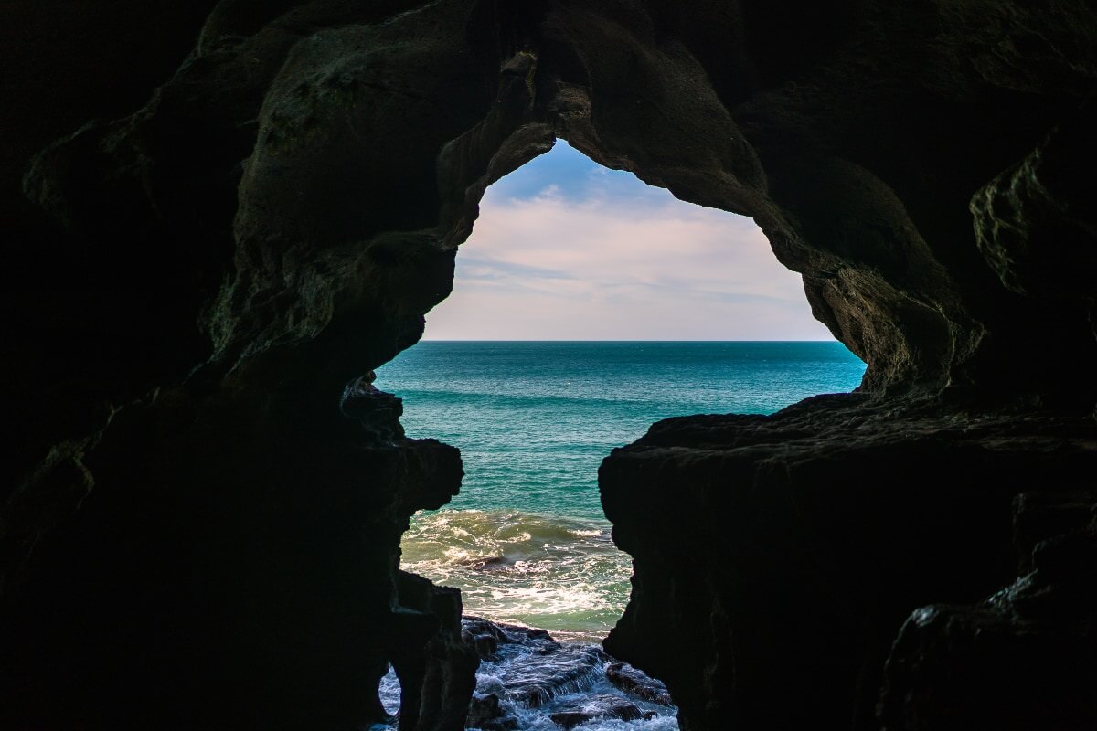 Caves of Hercules - Gambar Foto Tempat Wisata Terkenal di Maroko