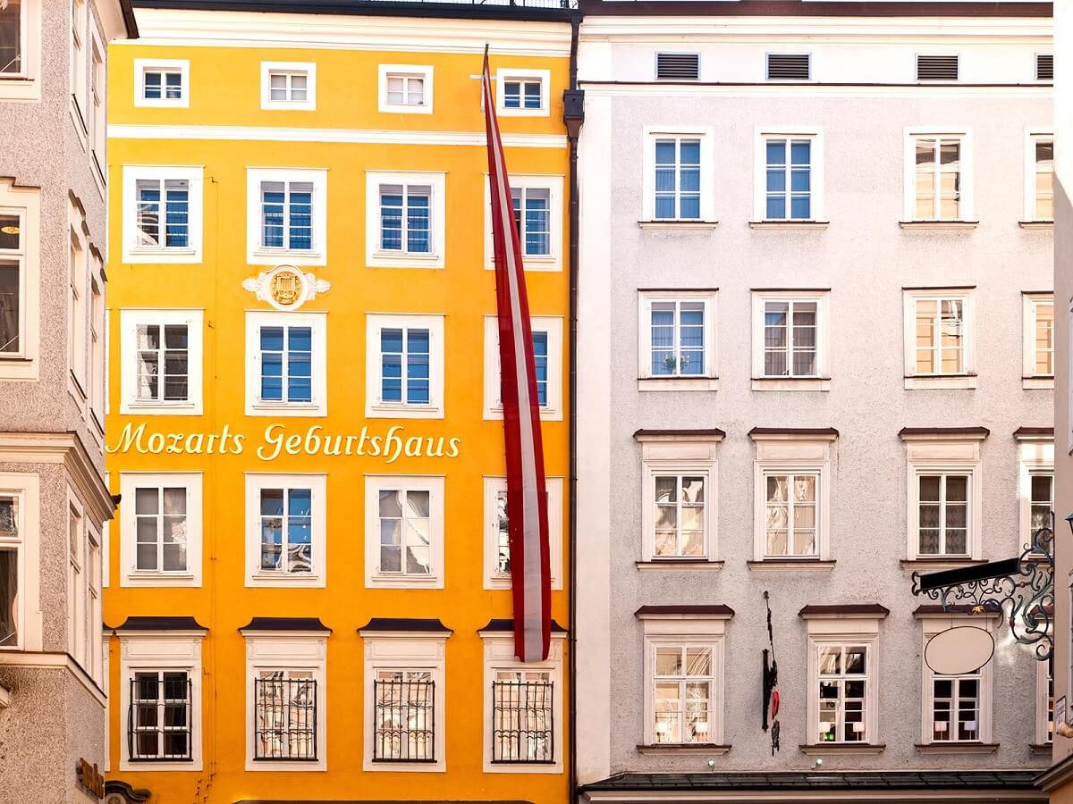 Mozart's Birthplace - Gambar Foto Tempat Wisata Terkenal di Austria