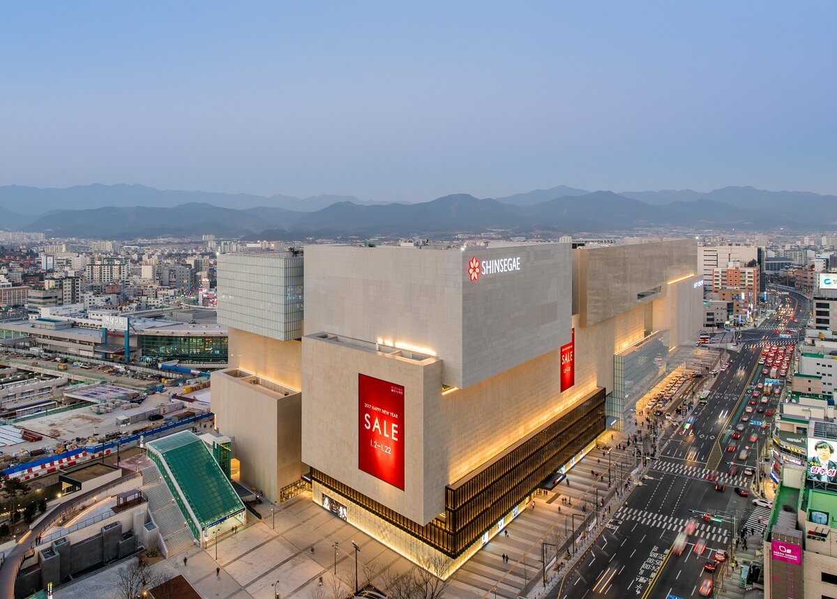 Shinsegae Department Store Daegu - Gambar Foto Tempat Wisata Terkenal di Daegu Korea Selatan