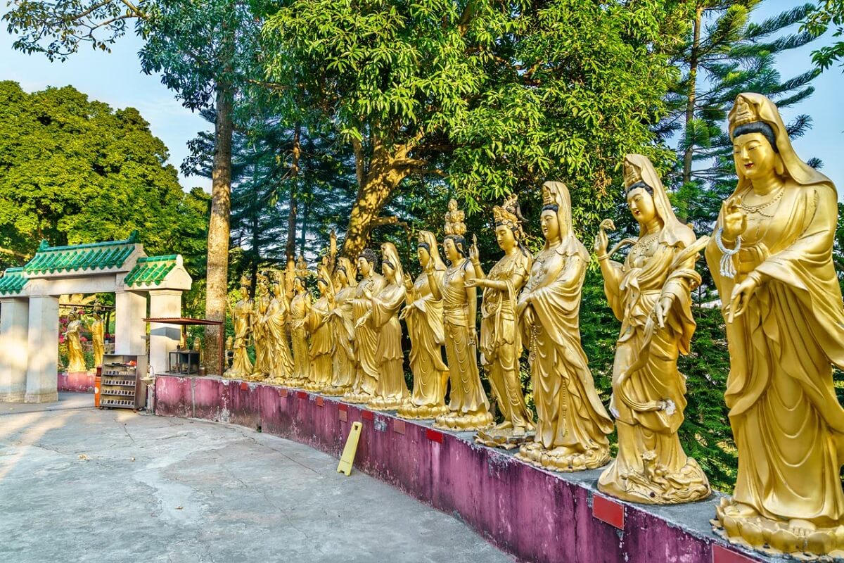 Ten Thousand Buddhas Monastery - Gambar Foto Tempat Wisata Terkenal di Hong Kong