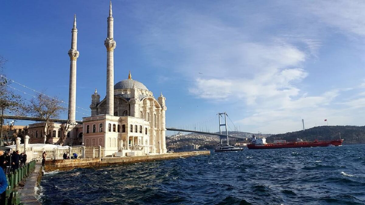 Ortaköy Mosque - Gambar Foto Tempat Wisata Terkenal dan Favorit di Turki