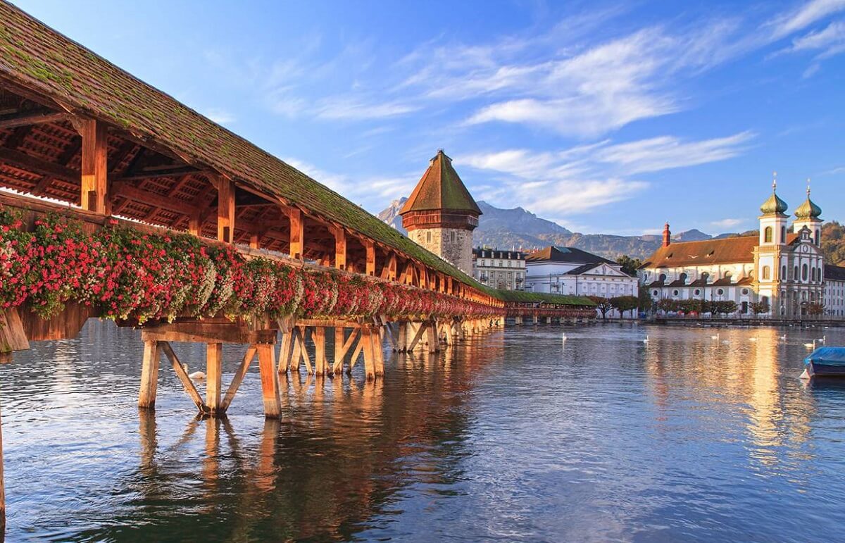 Jembatan Kapel - Gambar Foto Tempat Wisata Terkenal di Swiss