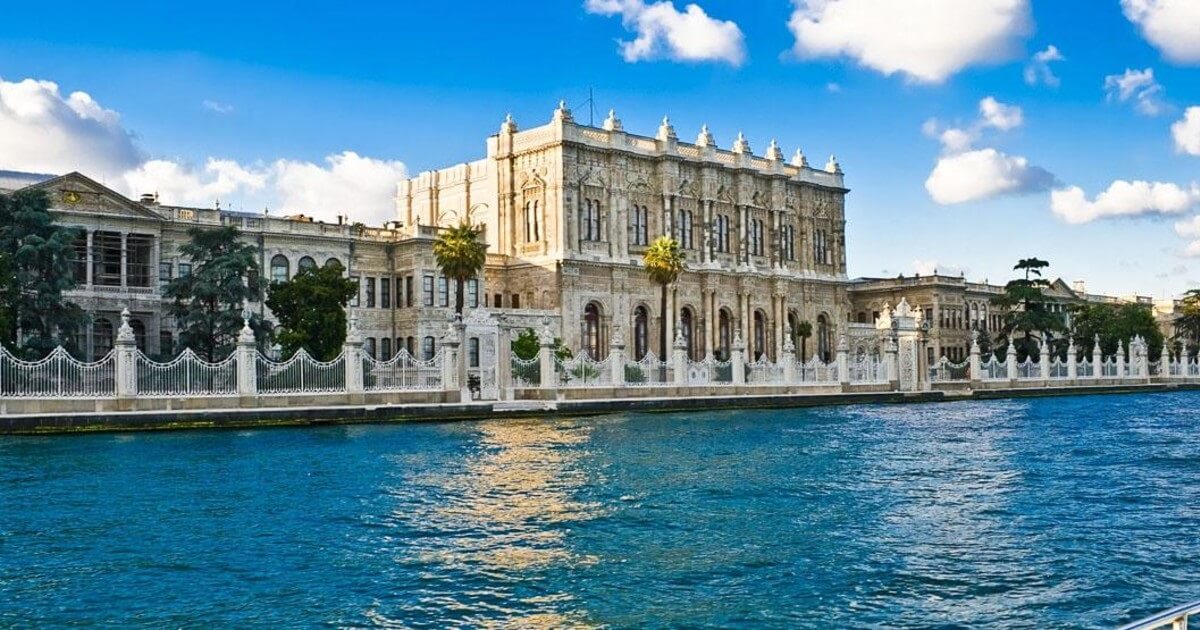 Dolmabahçe Palace - Gambar Foto Tempat Wisata Terkenal dan Favorit di Turki