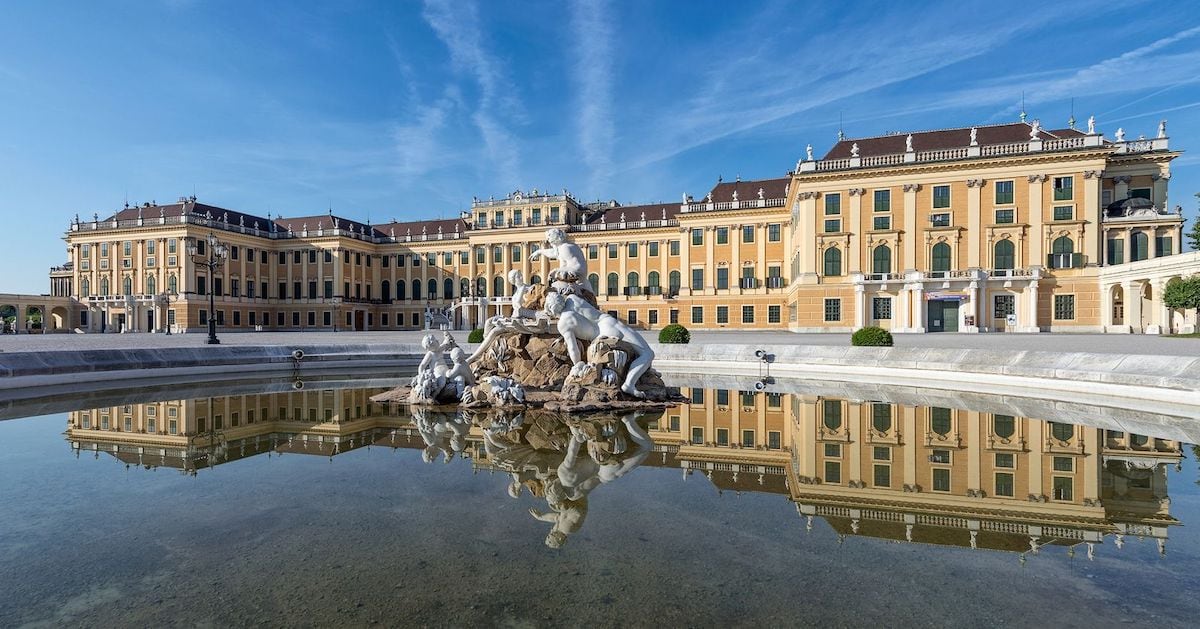 Istana Schönbrunn - Gambar Foto Tempat Wisata Terkenal di Vienna Austria