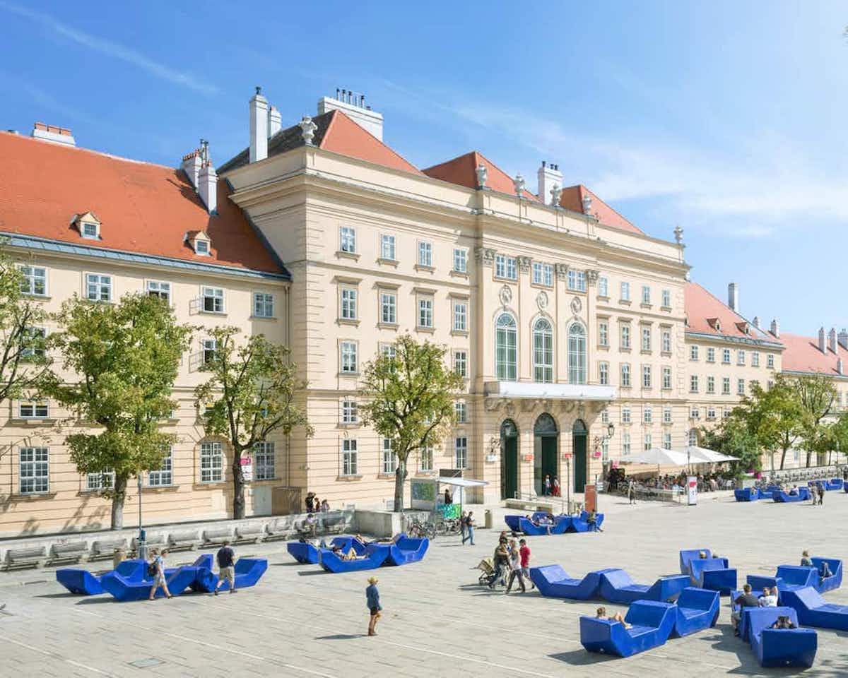 Museumsquartier - Gambar Foto Tempat Wisata Terkenal di Vienna Austria