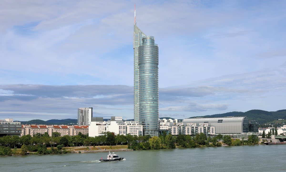 Millennium Tower - Gambar Foto Tempat Wisata Terkenal di Vienna Austria