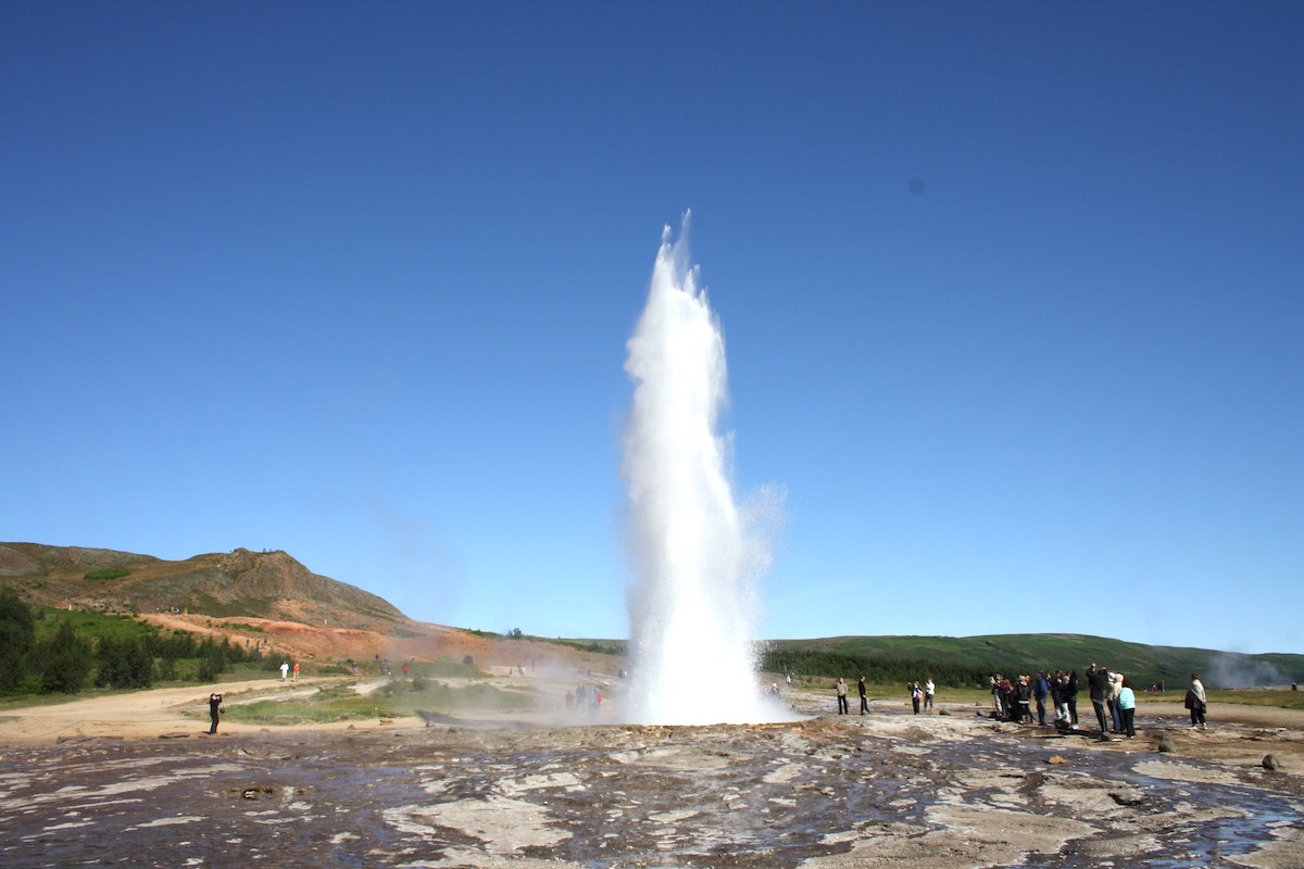 Strokkur - Tempat Wisata Terkenal dan Favorit di Islandia