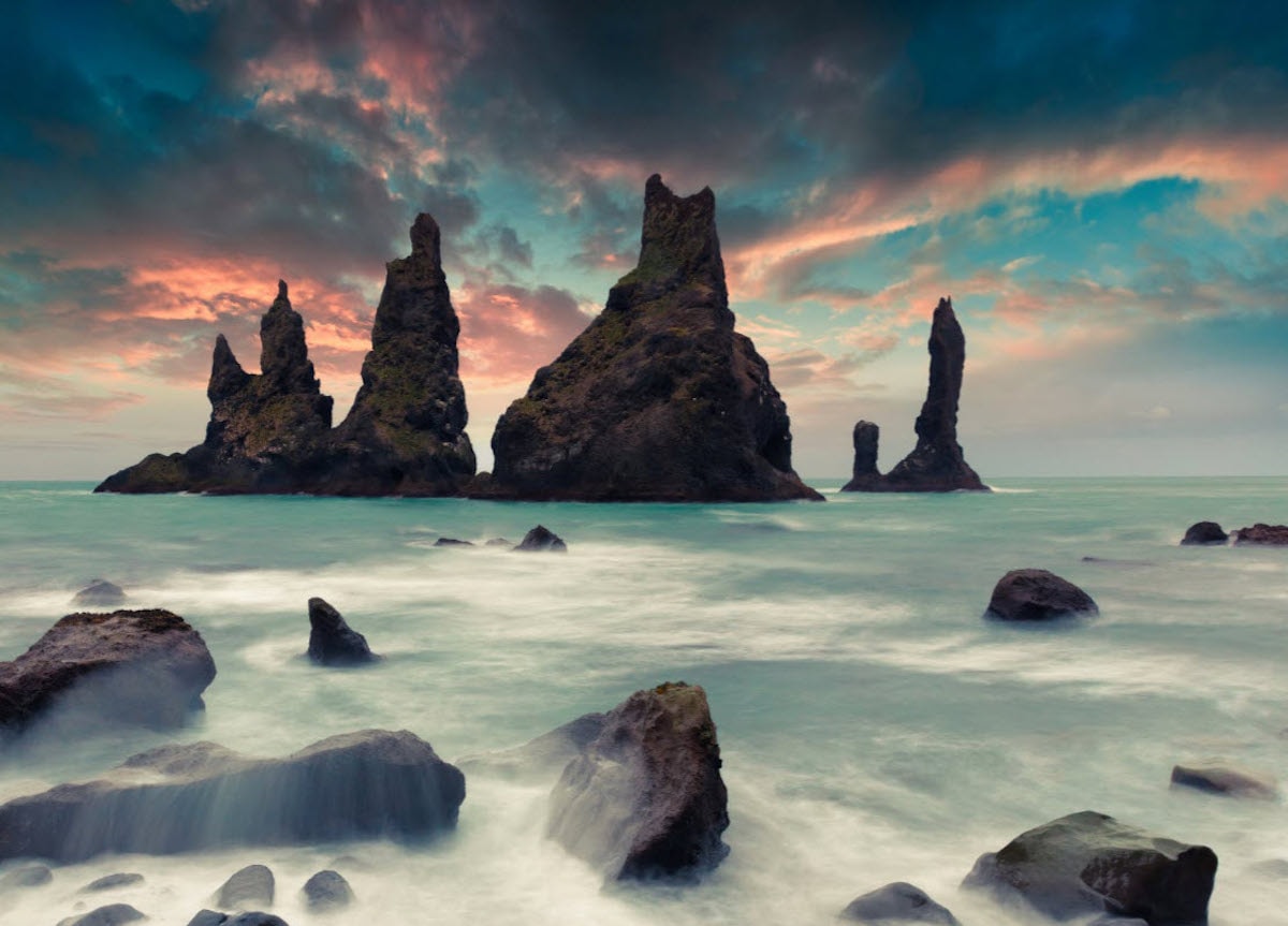 Reynisdrangar - Tempat Wisata Terkenal dan Favorit di Islandia