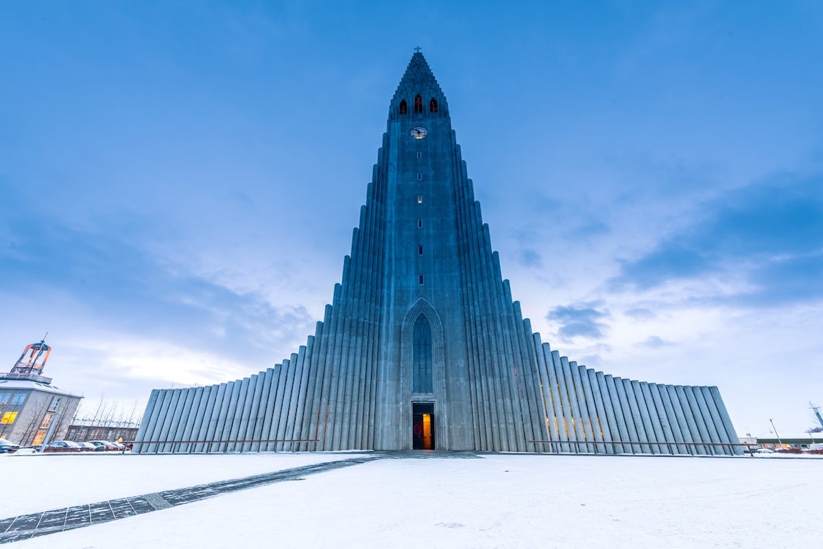 Hallgrimskirkja - Tempat Wisata Terkenal dan Favorit di Islandia