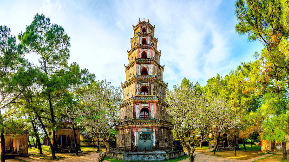Pagoda Thiên Mụ - Tempat Wisata Terkenal dan Favorit di Vietnam