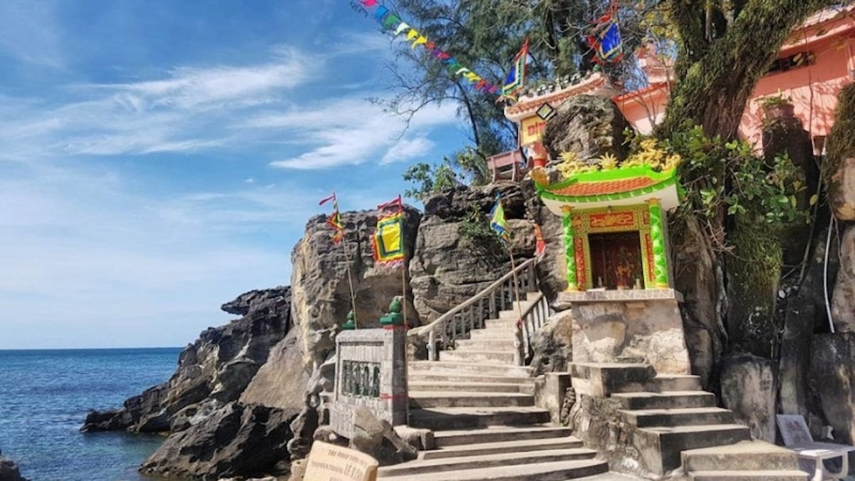Cau Temple - Tempat Wisata Terkenal dan Favorit di Vietnam