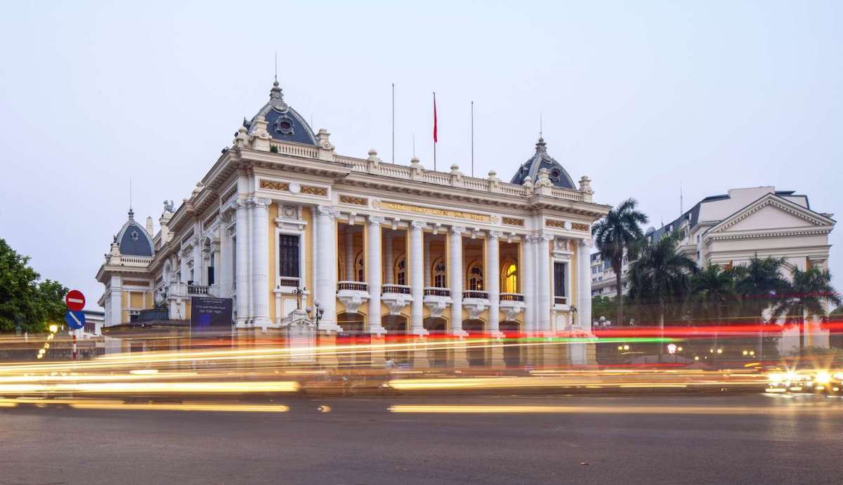 Hanoi Opera House - Tempat Wisata Terkenal dan Favorit di Vietnam