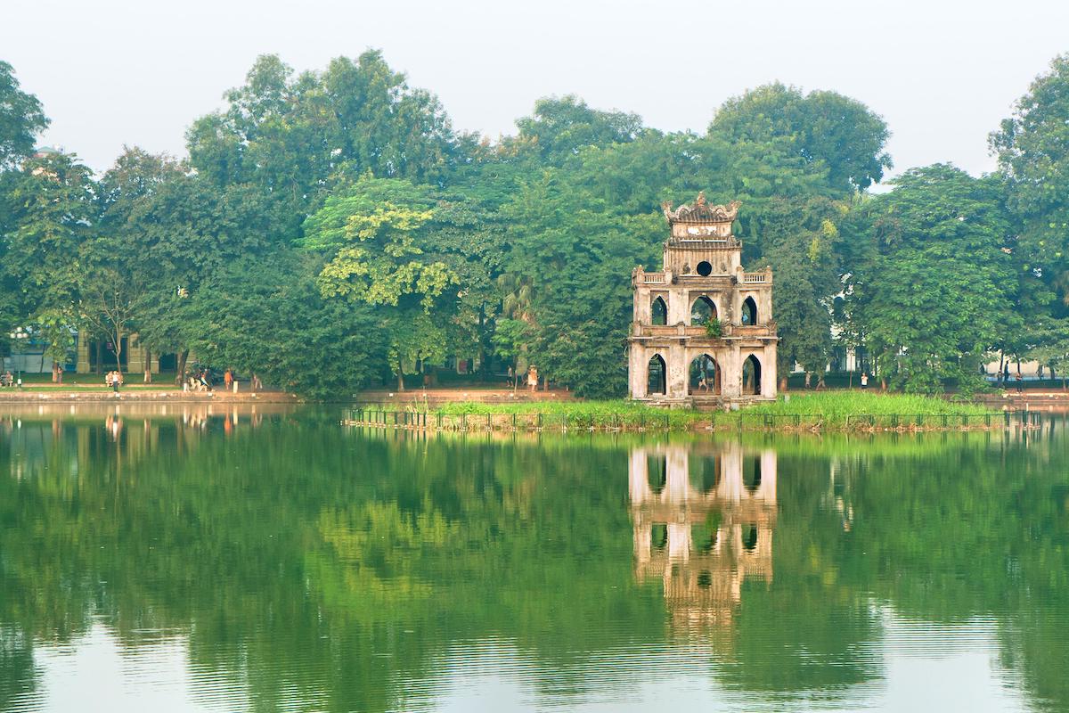 Hoàn Kiếm Lake - Tempat Wisata Terkenal dan Favorit di Vietnam