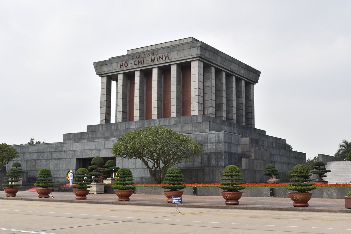 Mausoleum Ho Chi Minh - Tempat Wisata Terkenal dan Favorit di Vietnam