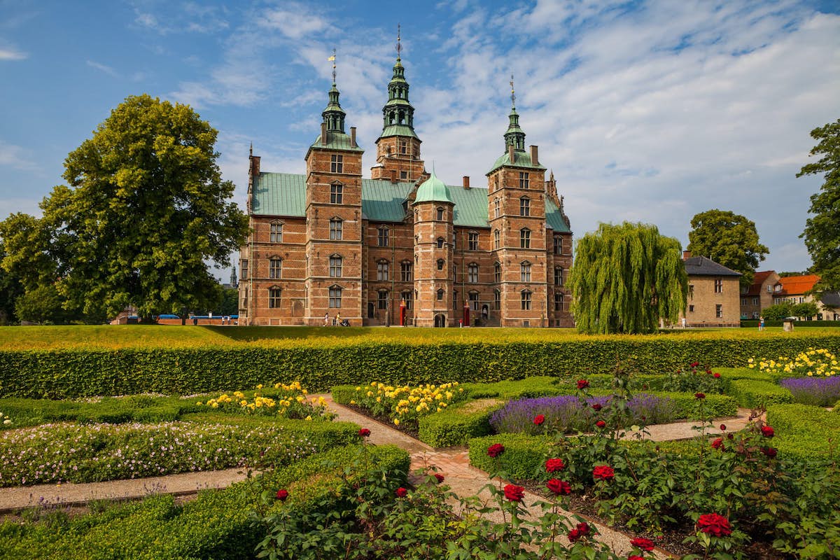 Rosenborg Castle - Tempat Wisata Terkenal dan Favorit di Denmark