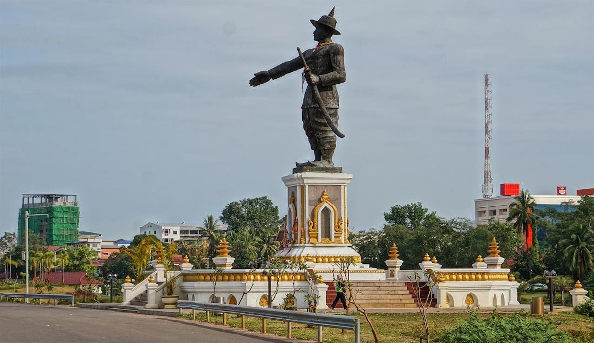 Chao Anouvong Park - Tempat Wisata Favorit dan Terkenal di Laos