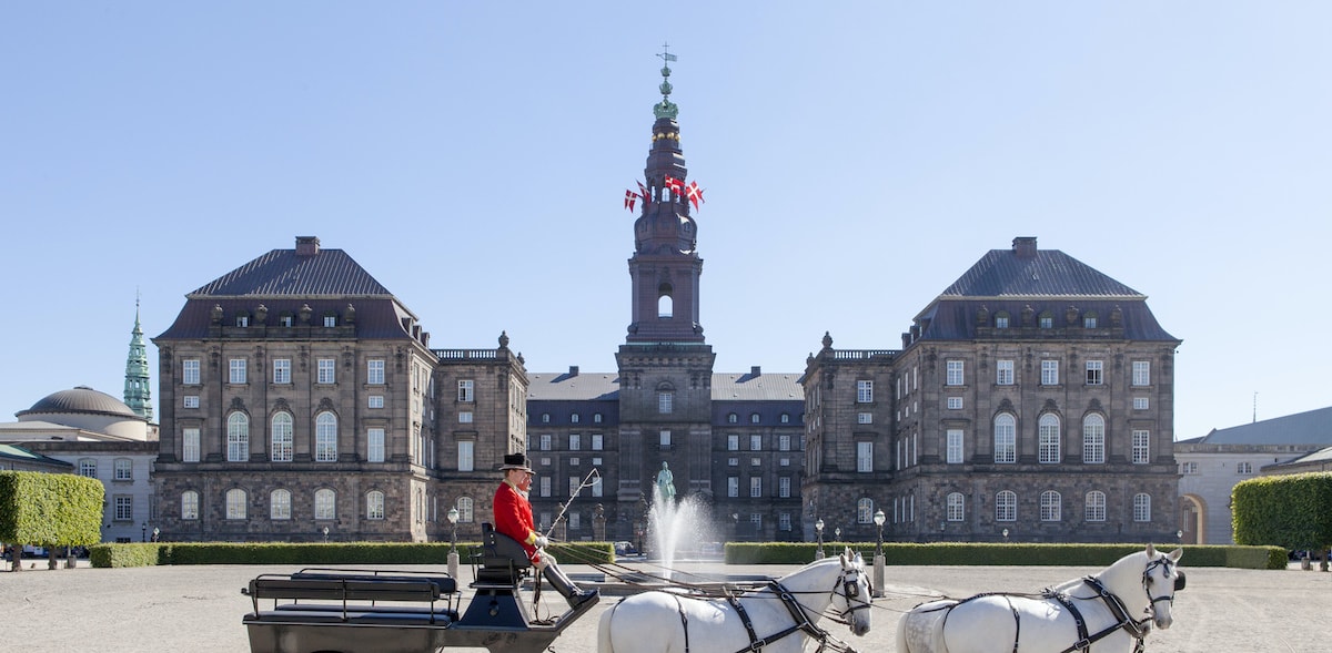 Istana Christiansborg - Tempat Wisata Terkenal dan Favorit di Denmark