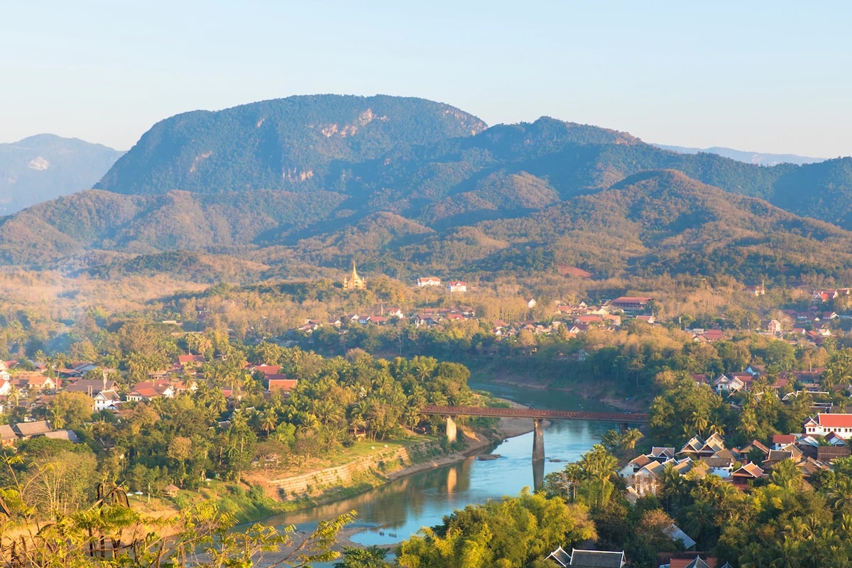 Phousi Hill - Tempat Wisata Favorit dan Terkenal di Laos