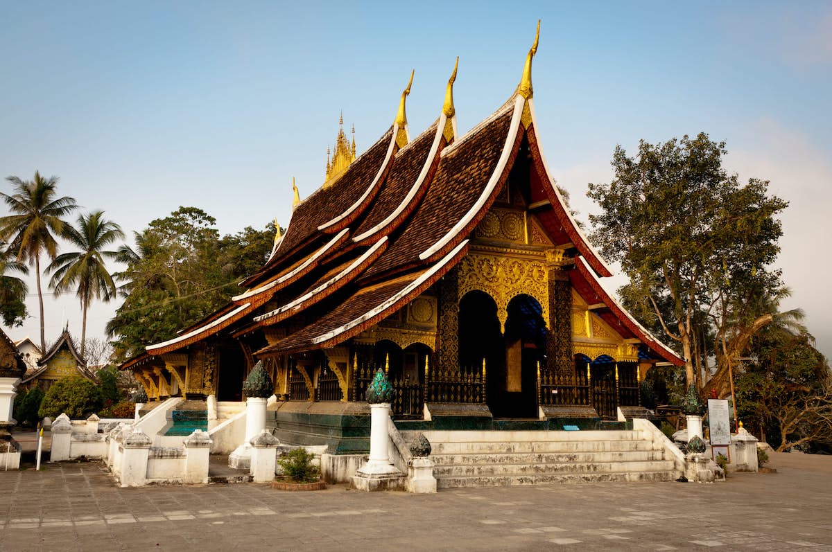 Wat Xiengthong - Tempat Wisata Favorit dan Terkenal di Laos