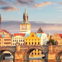Charles Bridge - Tempat Wisata Favorit dan Terkenal di Praha Ceko